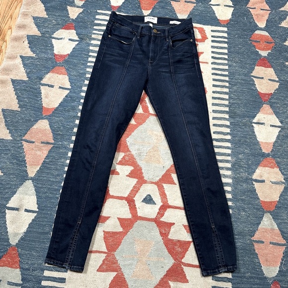 Frame | Le High Skinny High Waist Jean in Longstreet Dark Denim with front slit - Picture 2 of 9